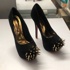 Alba spikes heels